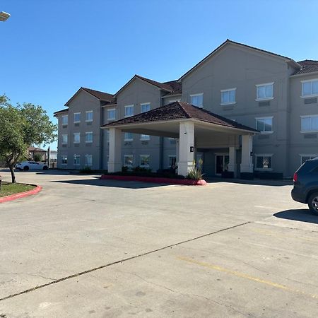 Deluxe Inn & Suites Brownsville Exterior photo