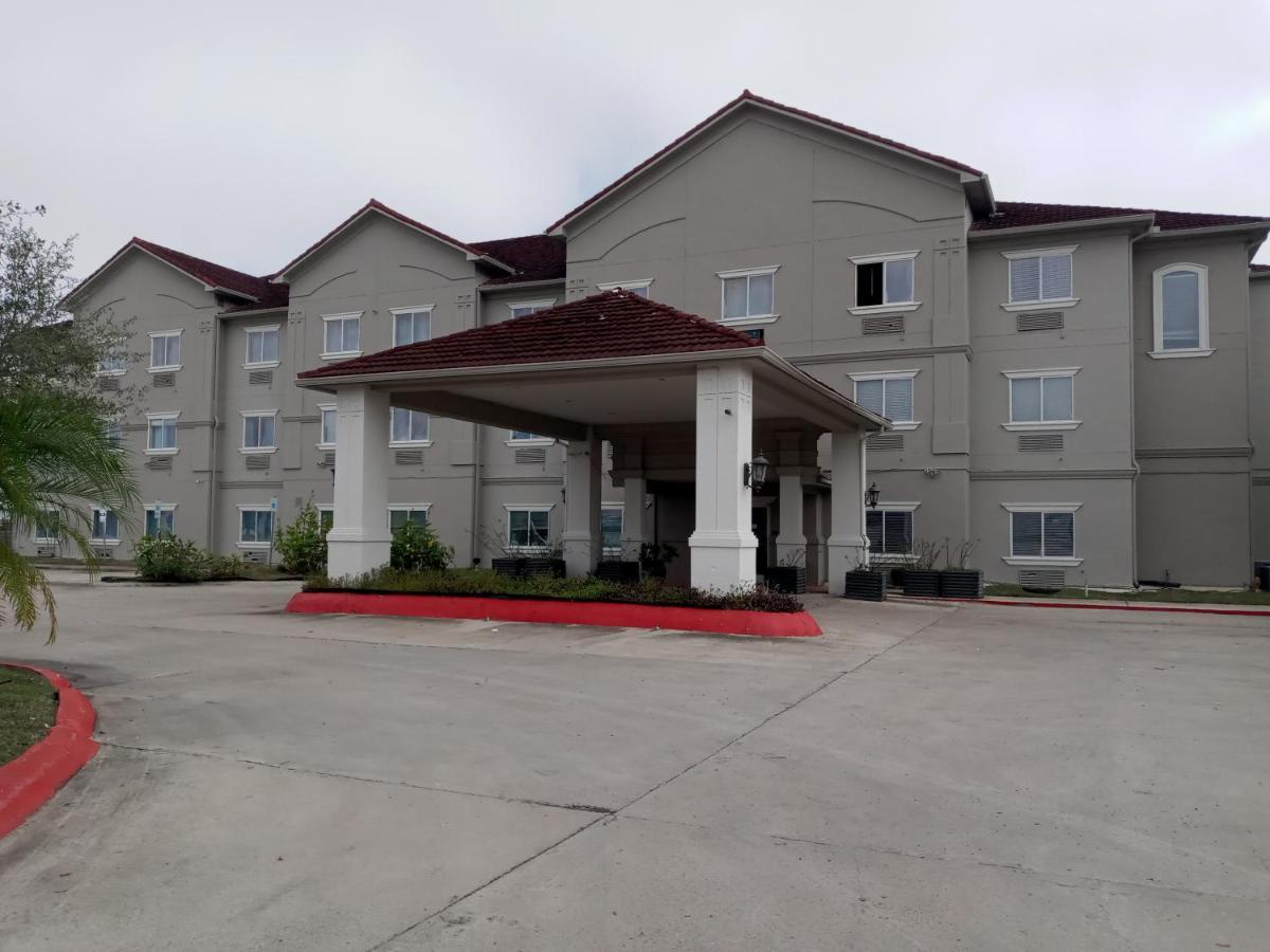 Deluxe Inn & Suites Brownsville Exterior photo